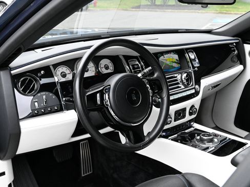 Used 2018 Rolls-Royce Ghost RWD image 16