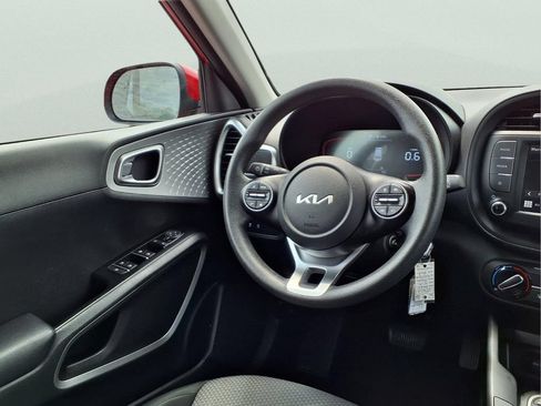 Used 2024 Kia Soul LX w/ Option Group 015 FWD image 11