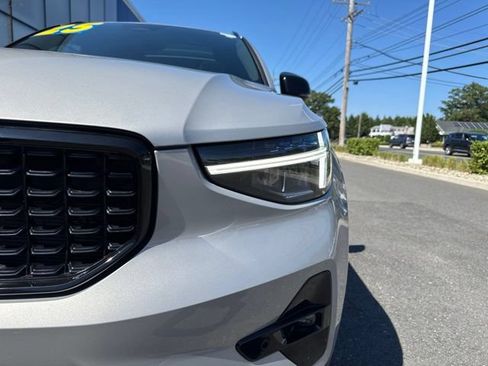 Certified 2025 Volvo XC40 B5 Plus AWD/4WD image 8