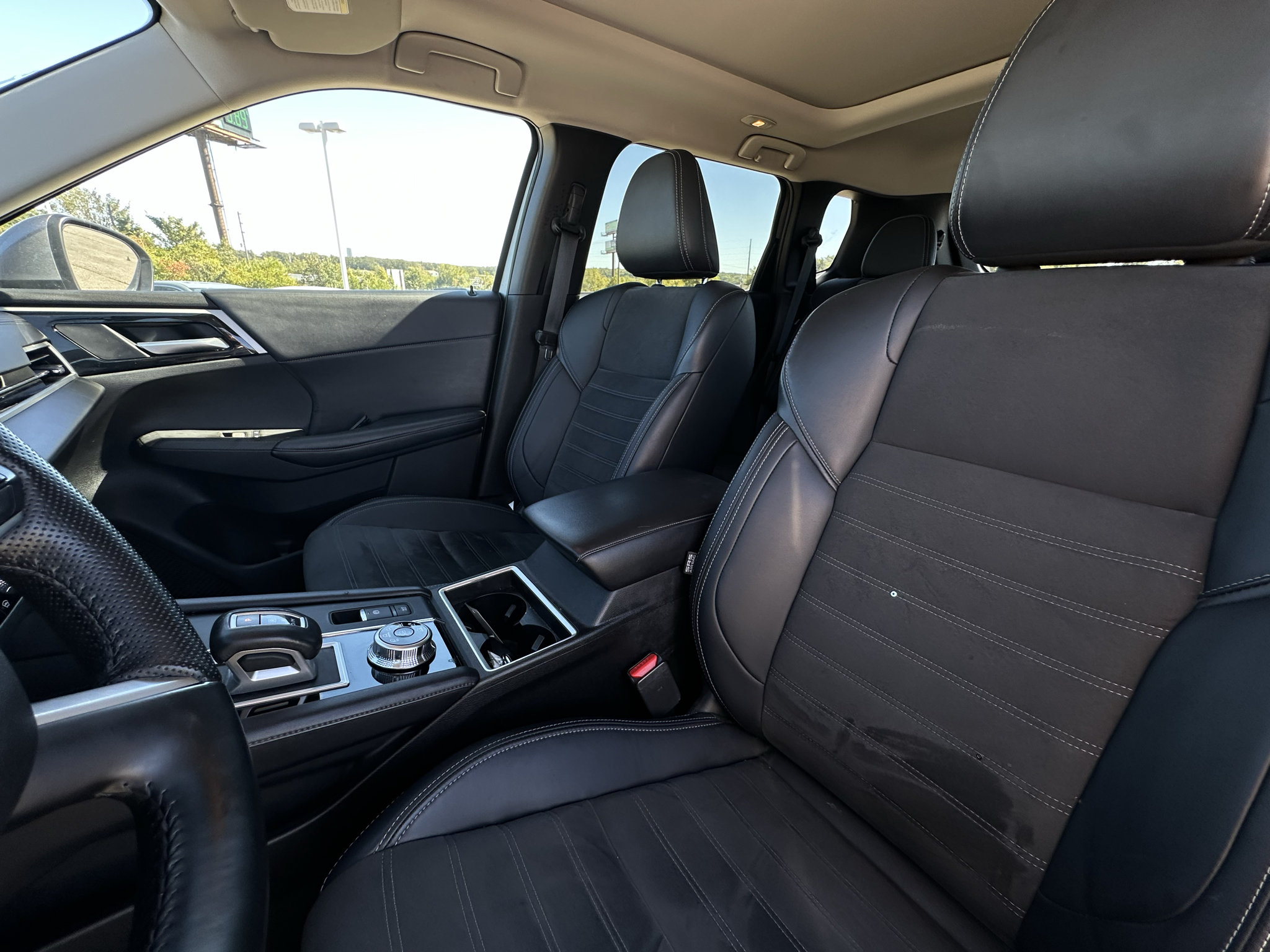 Used 2024 Mitsubishi Outlander SE Black Edition AWD/4WD image 7