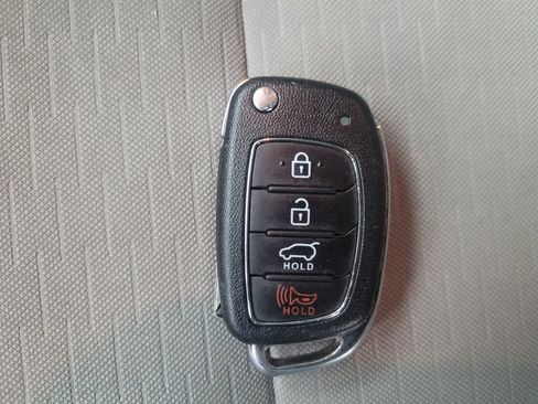 Used 2019 Hyundai Tucson SE image 32