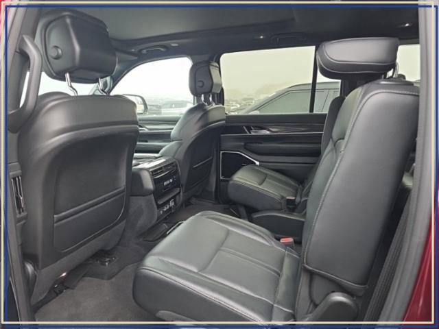 Used 2022 Jeep Wagoneer Series III w/ Premium Group I AWD/4WD image 4