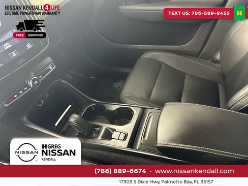 Used 2021 Volvo XC40 T4 Momentum w/ Protection Package Premier image 25
