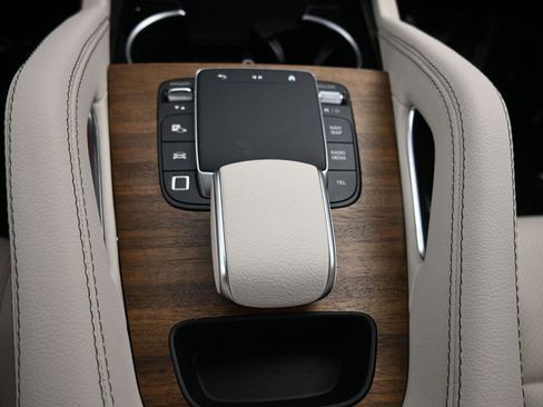 Used 2025 Mercedes-Benz GLE 350 4MATIC image 11