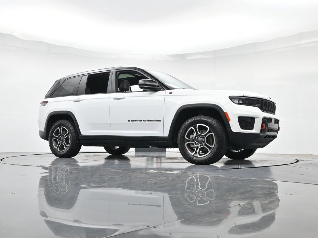 Used 2022 Jeep Grand Cherokee Trailhawk w/ ADV Protech Group II AWD/4WD image 37