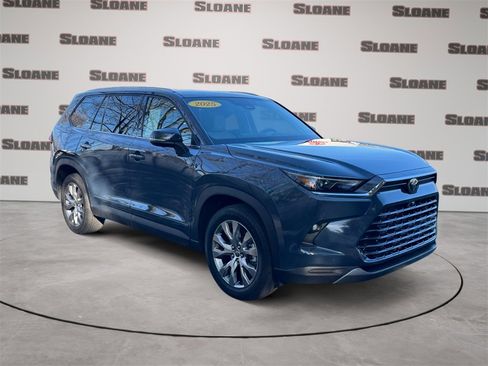 Used 2025 Toyota Grand Highlander AWD image 7