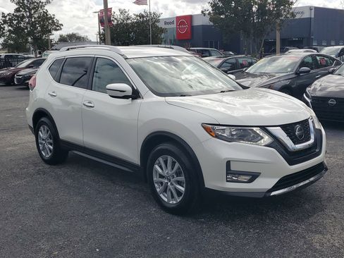 Certified 2019 Nissan Rogue SV image 3