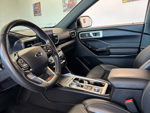 Used 2022 Ford Explorer ST image 5