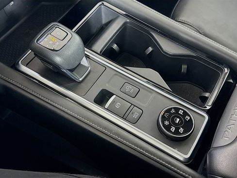 Used 2023 Nissan Pathfinder SL w/ SL Premium Package image 16