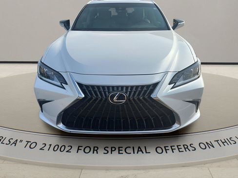 Used 2025 Lexus ES 350 w/ Premium Package FWD image 2