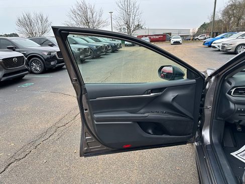 Used 2024 Toyota Camry SE image 6