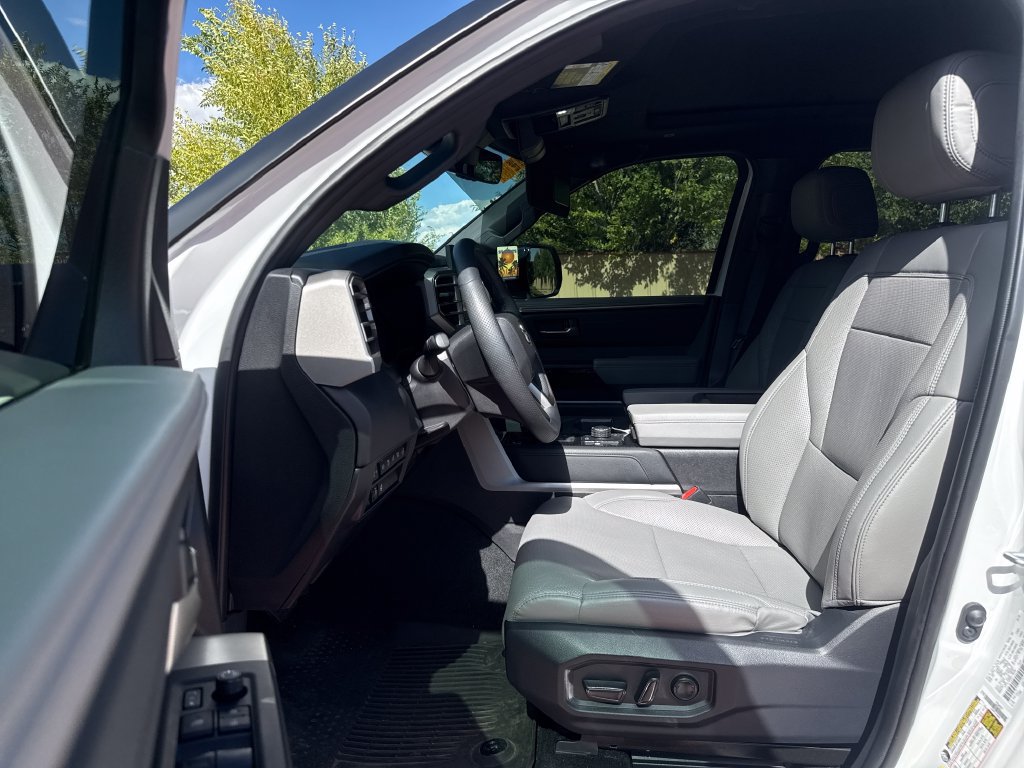 Used 2025 Toyota Tundra Limited AWD/4WD image 10