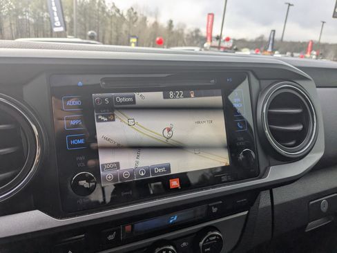 Used 2018 Toyota Tacoma TRD Sport image 17