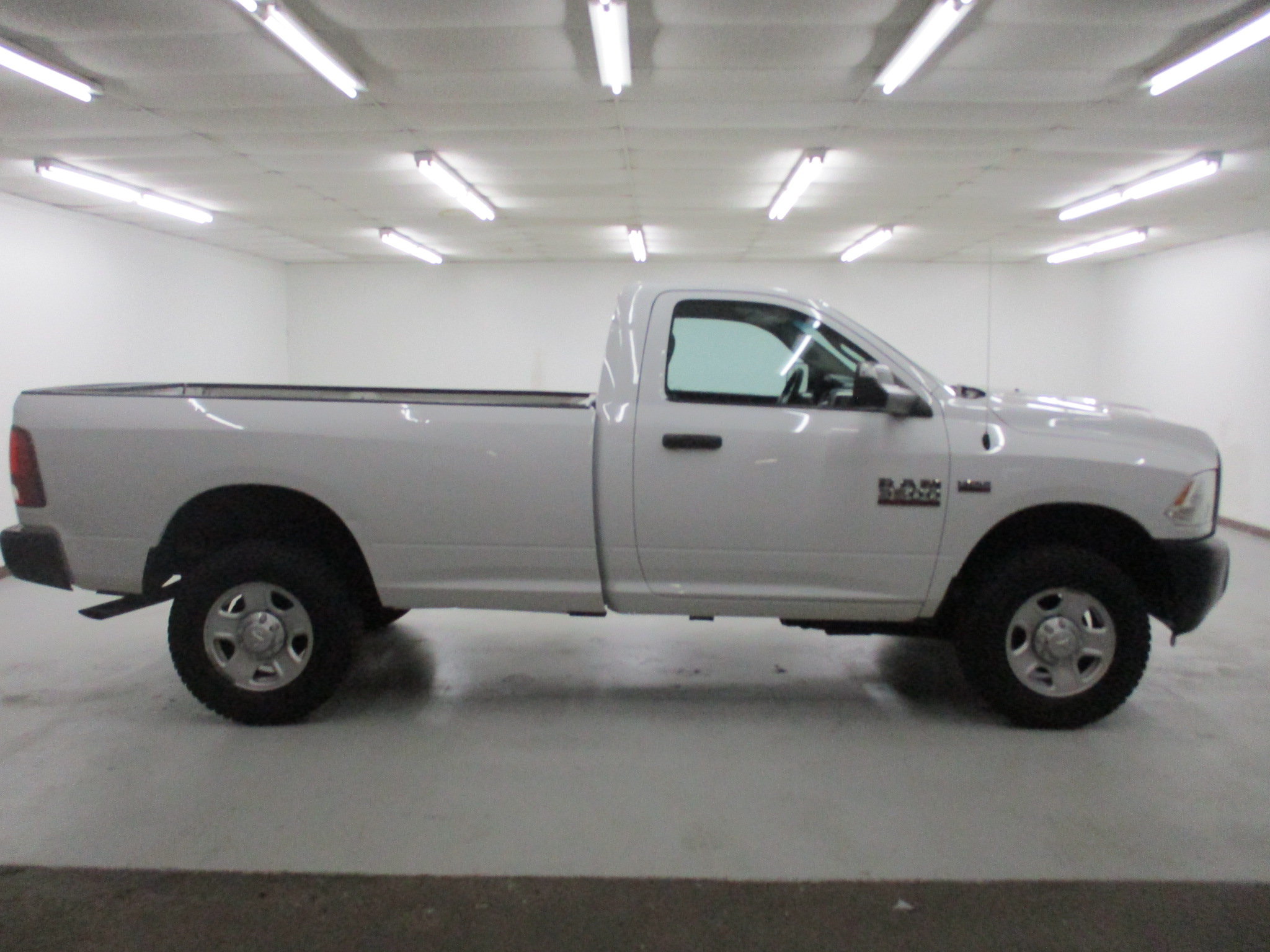 Used 2017 RAM 3500 Tradesman w/ Power & Remote Entry Group AWD/4WD image 9