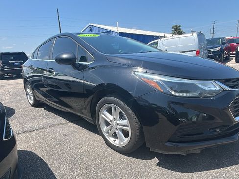 Used 2018 Chevrolet Cruze LT w/ Convenience Package image 4