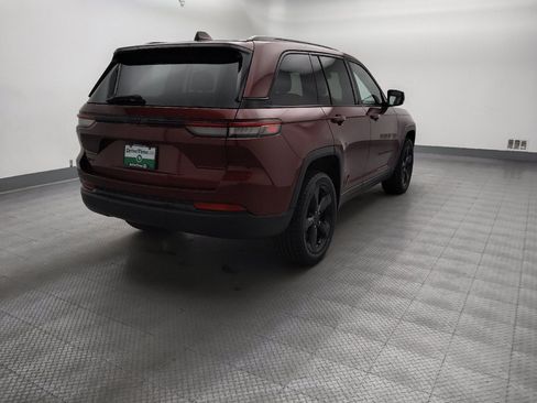 Used 2023 Jeep Grand Cherokee Altitude AWD/4WD image 9