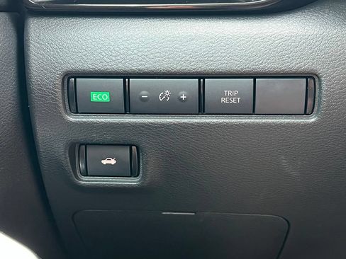 Certified 2021 Nissan Sentra SR FWD image 17
