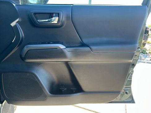 Used 2021 Toyota Tacoma TRD Off-Road w/ Technology Package AWD/4WD image 29