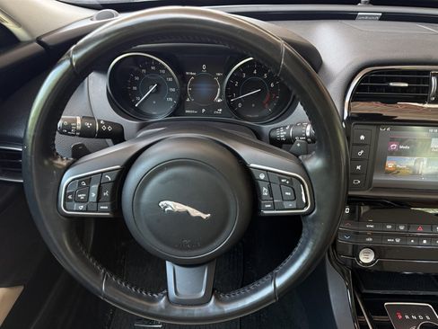 Used 2017 Jaguar XE Premium RWD image 24