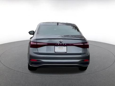 Used 2025 Volkswagen Jetta SE image 4
