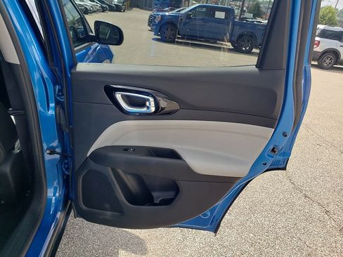 Used 2022 Jeep Compass Limited AWD/4WD image 18
