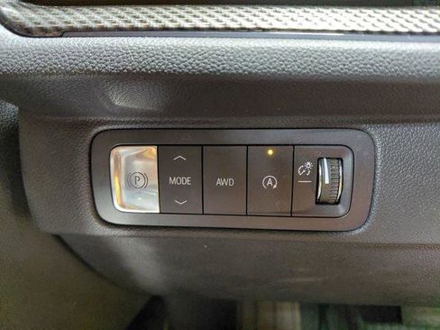 Used 2025 Chevrolet Traverse High Country w/ LPO, Floor Liner Package AWD/4WD image 40