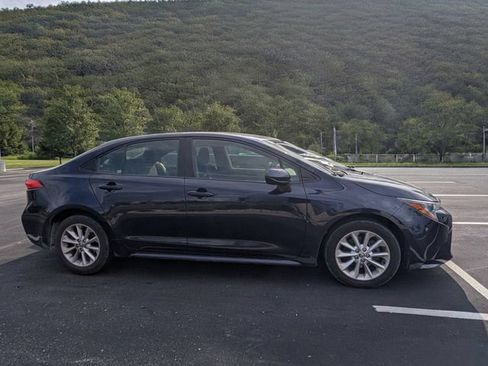 Used 2020 Toyota Corolla LE w/ LE Premium Package FWD image 2