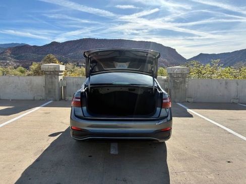 Used 2024 Volkswagen Jetta SE image 8