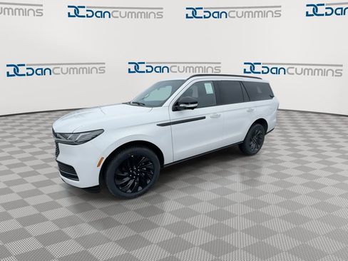 New 2026 Lincoln Navigator Reserve w/ Jet Appearance Package AWD/4WD image 4