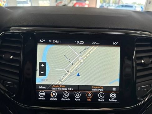 Used 2022 Jeep Grand Cherokee Limited AWD/4WD image 3