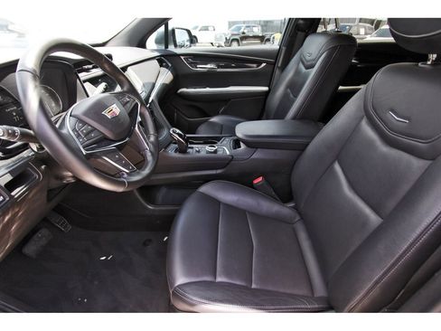 Used 2022 Cadillac XT5 Premium Luxury FWD image 6