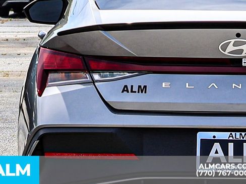 Used 2025 Hyundai Elantra Sport image 13