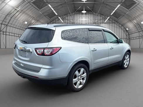 Used 2017 Chevrolet Traverse LT w/ Style and Technology Package FWD image 7