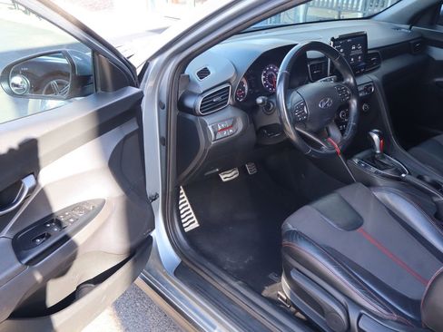 Used 2019 Hyundai Veloster Turbo FWD image 12