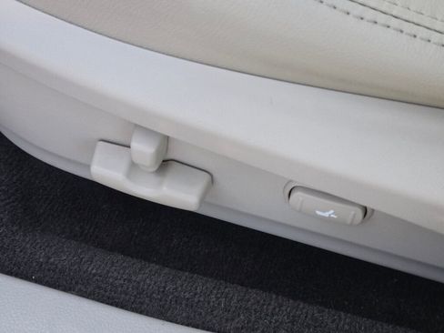 Used 2011 Subaru Outback 3.6R Limited w/ PWR Moonroof Pkg image 22