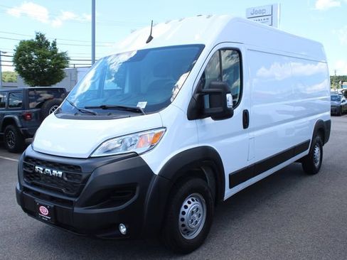 Used 2025 RAM ProMaster 2500 w/ Convenience Group FWD image 2