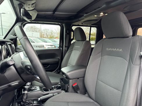 Used 2022 Jeep Wrangler Unlimited Sahara AWD/4WD image 12