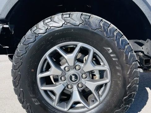 Used 2022 Ford Bronco Badlands image 10
