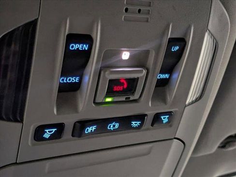 Used 2021 Toyota Highlander Limited image 19