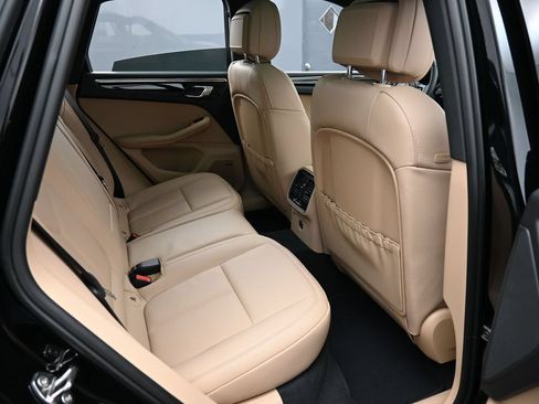 Certified 2026 Porsche Macan AWD/4WD image 28