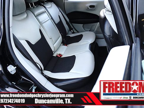 Used 2018 Jeep Compass Latitude FWD image 15