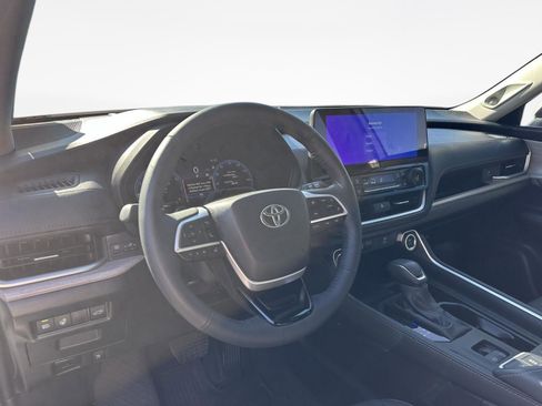 Certified 2025 Toyota Grand Highlander AWD image 11