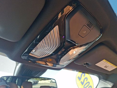 Used 2022 BMW X5 sDrive40i w/ M Sport Package image 32