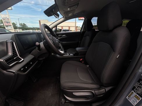 Used 2025 Kia Sportage LX FWD image 26