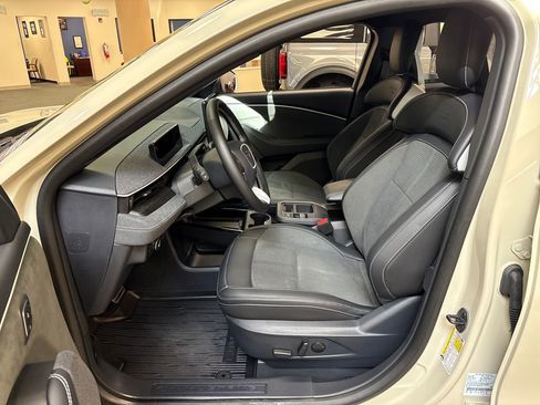 Certified 2025 Ford Mustang Mach-E GT image 18