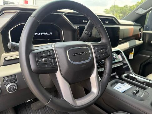 Used 2025 GMC Sierra 2500 Denali w/ Denali Reserve Package AWD/4WD image 10