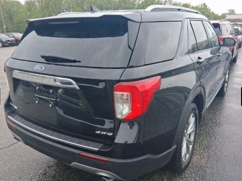 Used 2022 Ford Explorer Limited w/ Equipment Group 301A AWD/4WD image 3