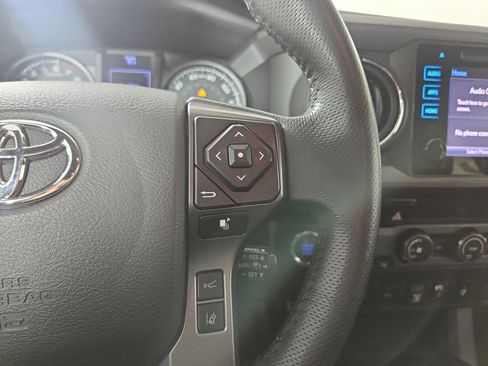 Used 2019 Toyota Tacoma TRD Sport w/ Technology Package image 16