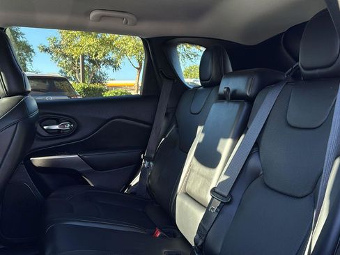 Used 2020 Jeep Cherokee Limited image 23