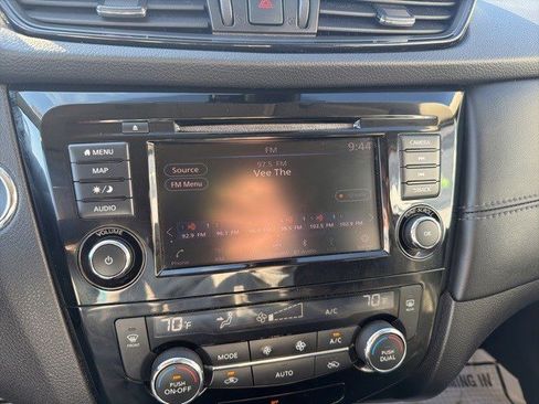 Used 2018 Nissan Rogue SL w/ Premium Package image 23